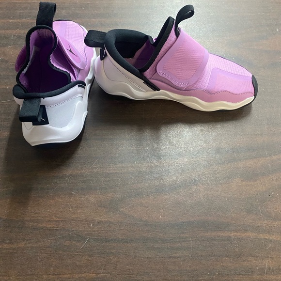 Nike Jordan Girls Size 1 Purple and Black Slip-On Sneakers Like New - Picture 13 of 14
